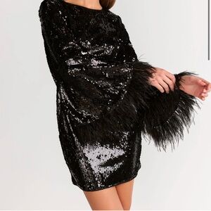 🖤NWT Black Sequin Dress with Feather Sleeves, size L